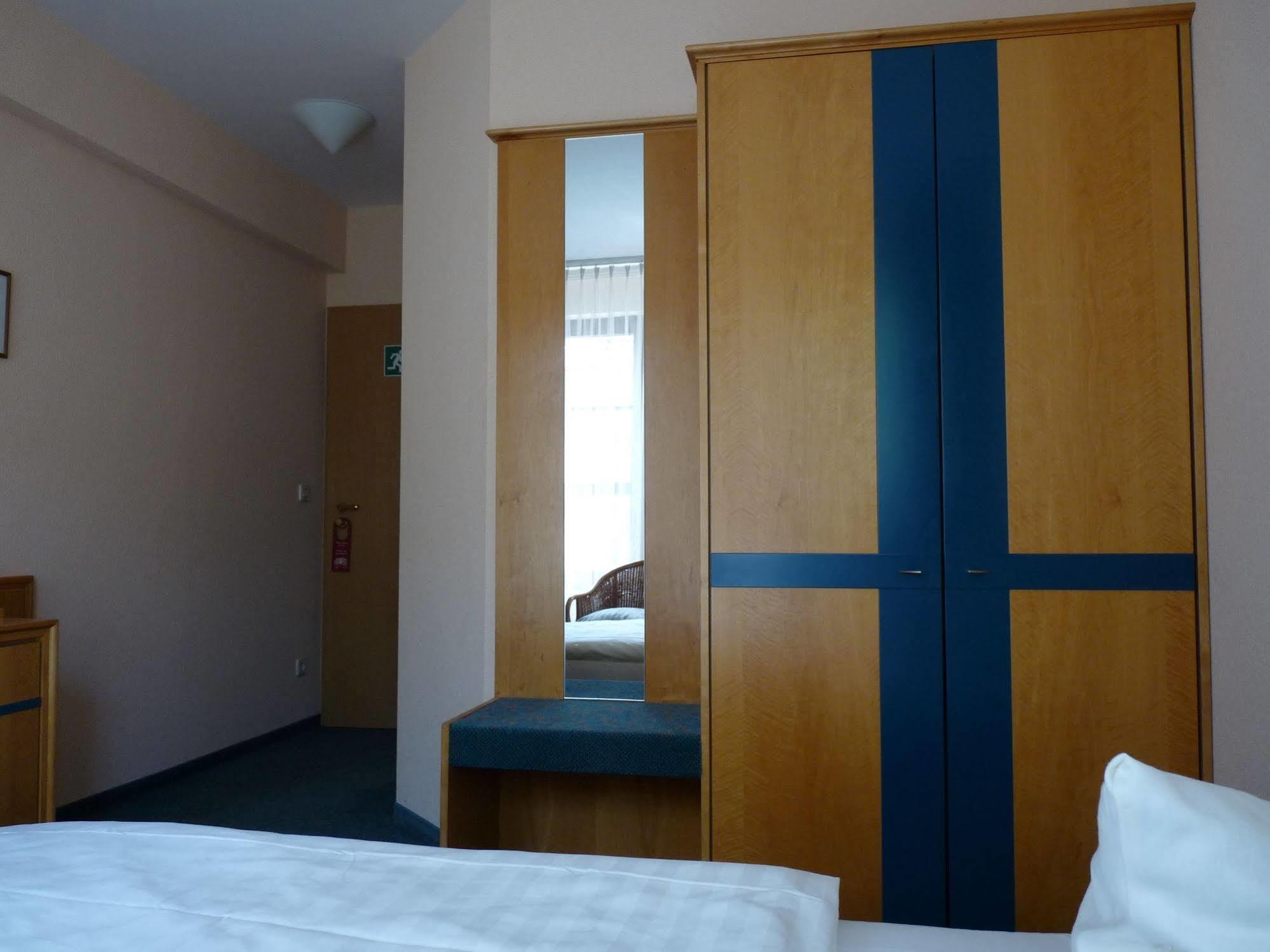 Hotel Garni "Zum Eichwerder" テンプリーン エクステリア 写真