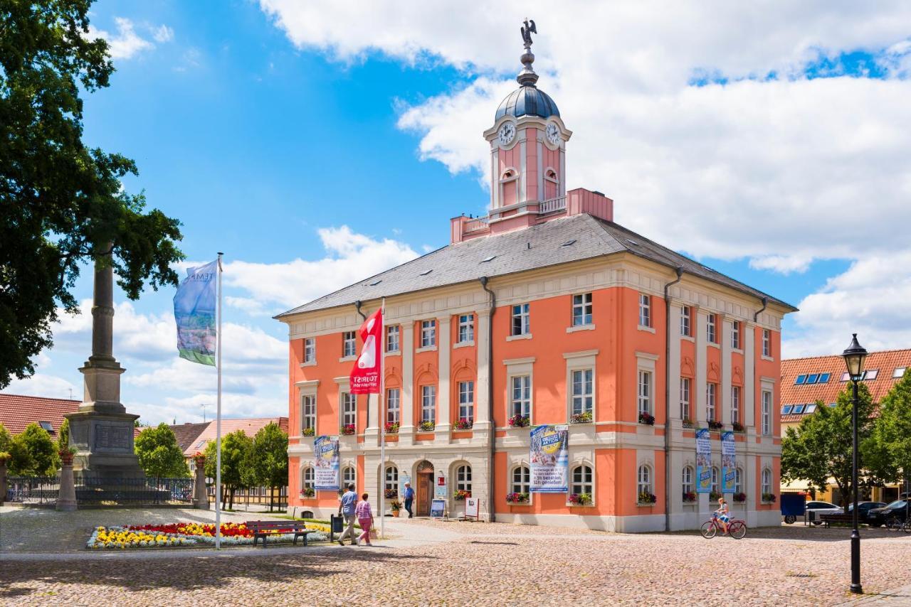 Hotel Garni "Zum Eichwerder" テンプリーン エクステリア 写真